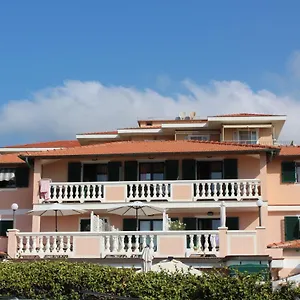 https://del-prado.hotelitalianriviera.com